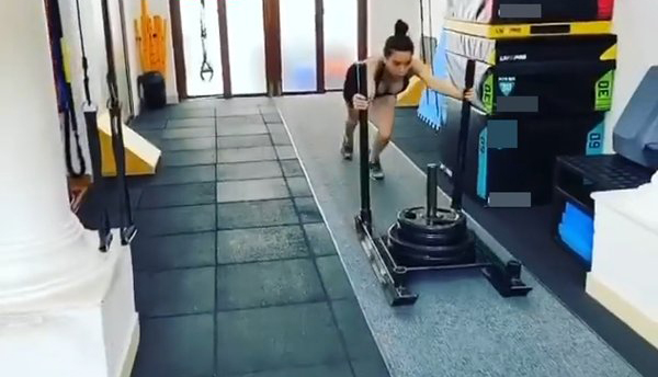 Hồ Ngọc Hà khoe vòng 1 quá gợi cảm khi tập gym - 3